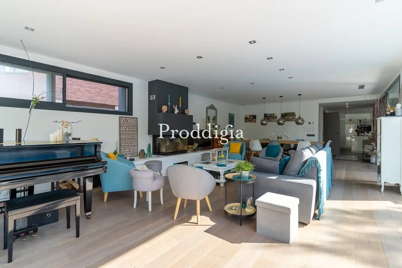 Living room of Houses for sale in Sant Cugat del Vallès  with Air Conditioner, Heating and Storage room