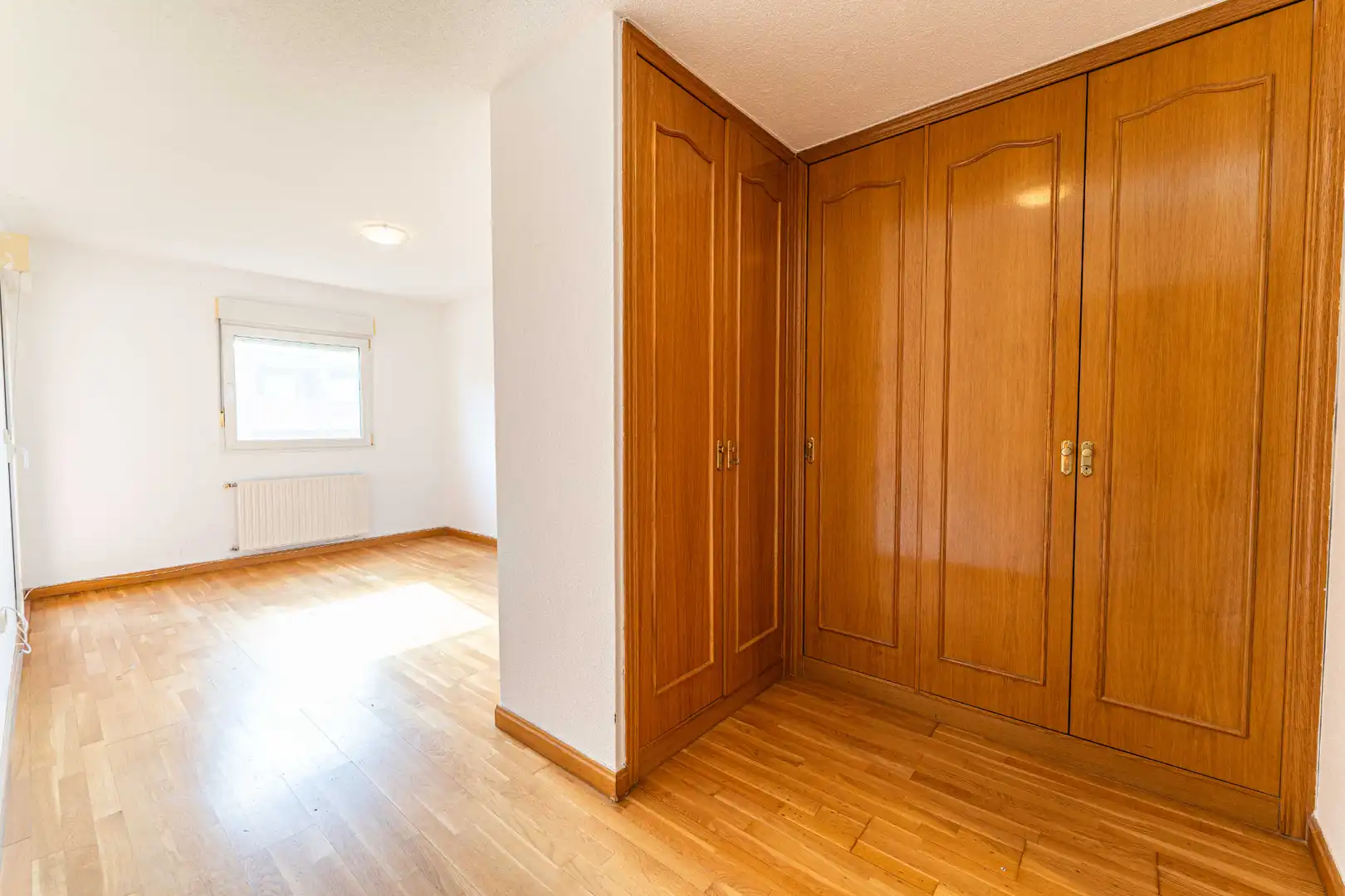 Habitación de Casa adosada en venta en Las Rozas de Madrid con Calefacción, Jardín privado y Parquet