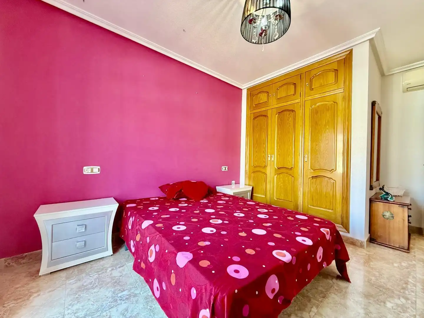 Schlafzimmer von Einfamilien-Reihenhaus zum Verkauf in San Pedro del Pinatar mit Klimaanlage, Privatgarten und Terrasse