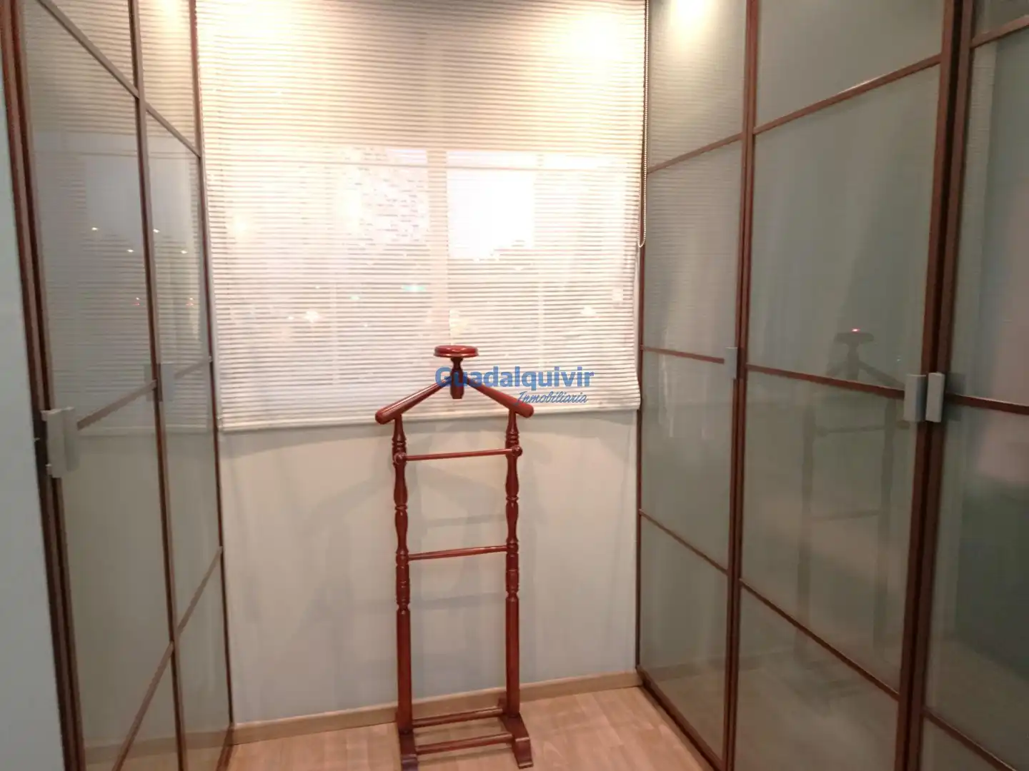 Habitación de Piso en venta en Sevilla con Aire acondicionado, Terraza y Trastero