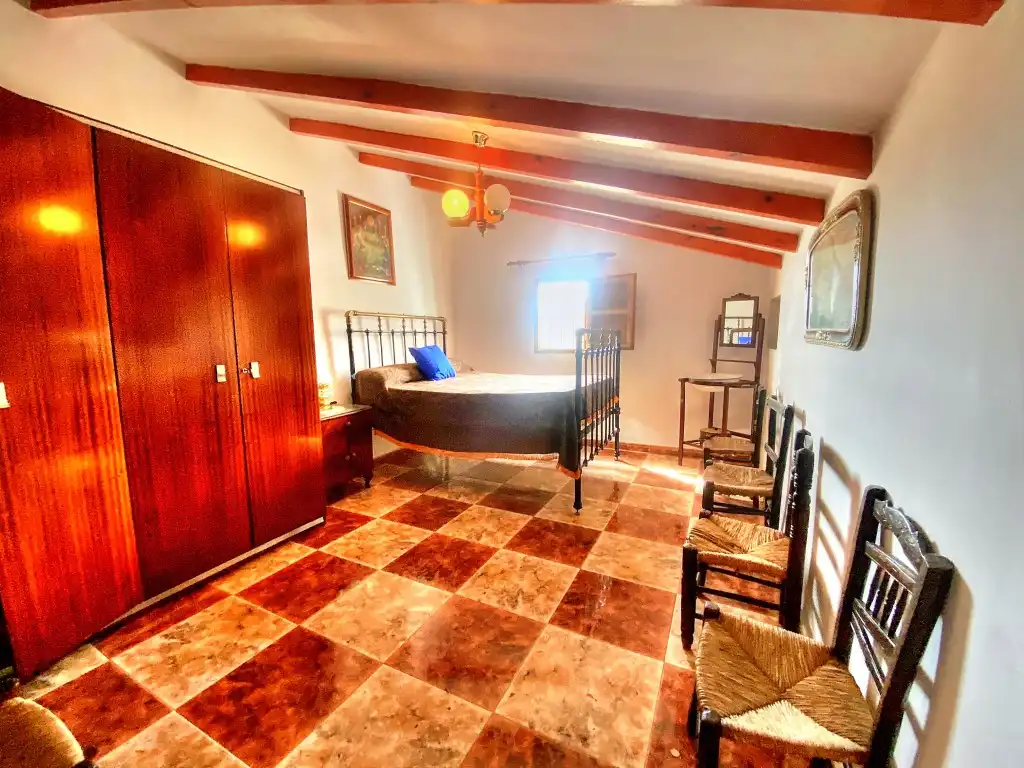 Habitación de Finca rústica en venta en Salares con Terraza, Trastero y Amueblado