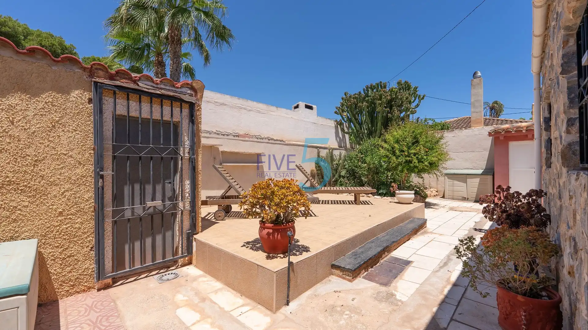 Vista exterior de Casa o xalet en venda en Cartagena amb Calefacció, Terrassa i Moblat
