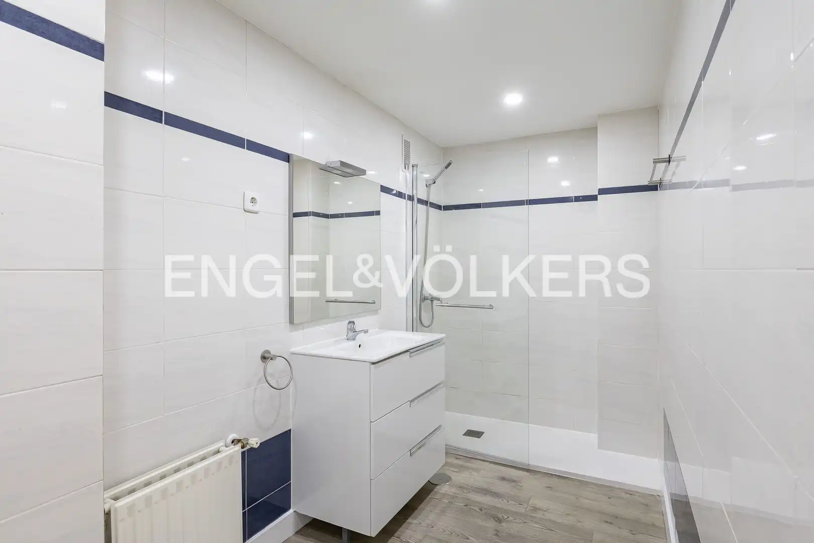 Bathroom of Flat for sale in Alcobendas  with Heating, Storage room and Swimming Pool