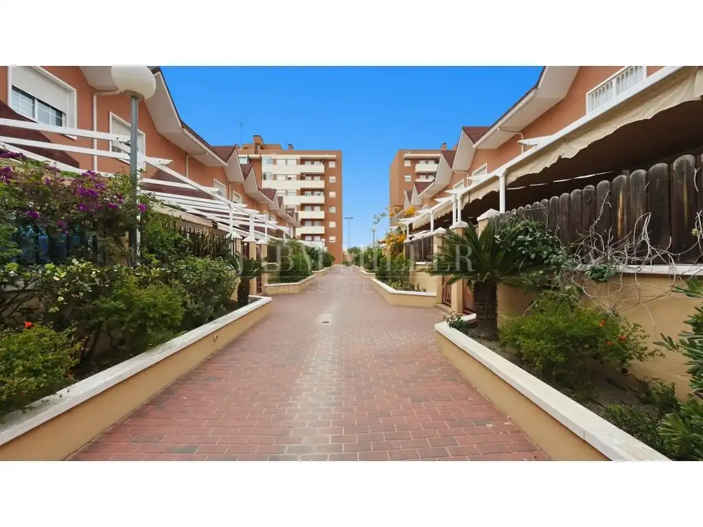 Vista exterior de Casa o chalet en venta en Elche / Elx con Aire acondicionado, Calefacción y Jardín privado