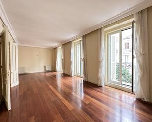 Living room of Flat to rent in  Madrid Capital  with Air Conditioner, Heating and Balcony