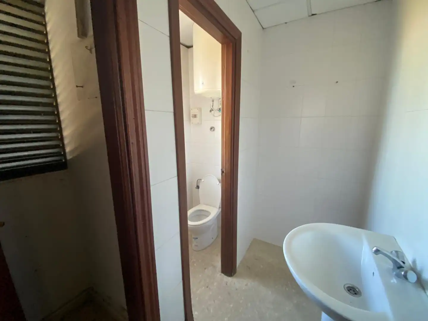 Bany de Local en venda en Badajoz amb Aire condicionat
