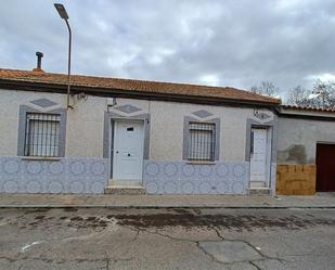 Exterior view of Single-family semi-detached for sale in Puertollano