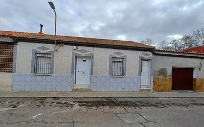 Exterior view of Single-family semi-detached for sale in Puertollano