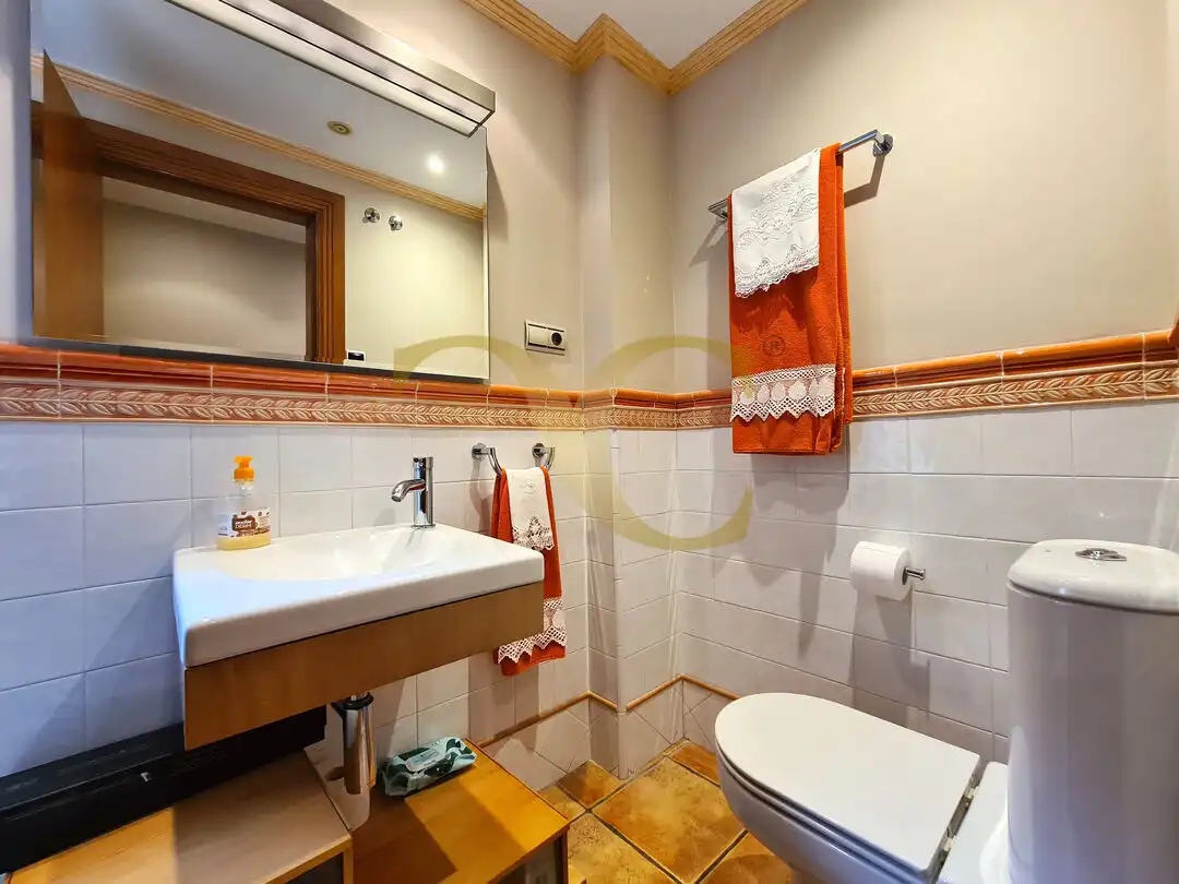 Bany de Casa o xalet en venda en Gijón  amb Calefacció, Jardí privat i Terrassa
