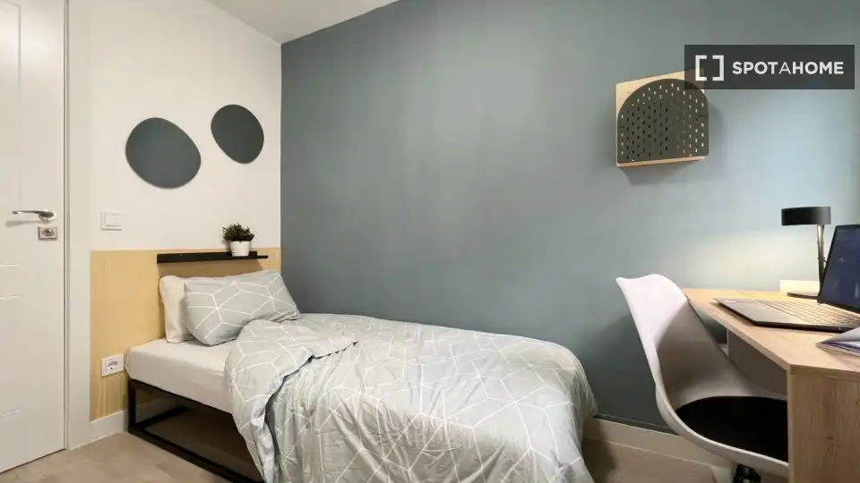 Bedroom of Flat for rent in Madrid  with Air Conditioner, Heating and Furnished