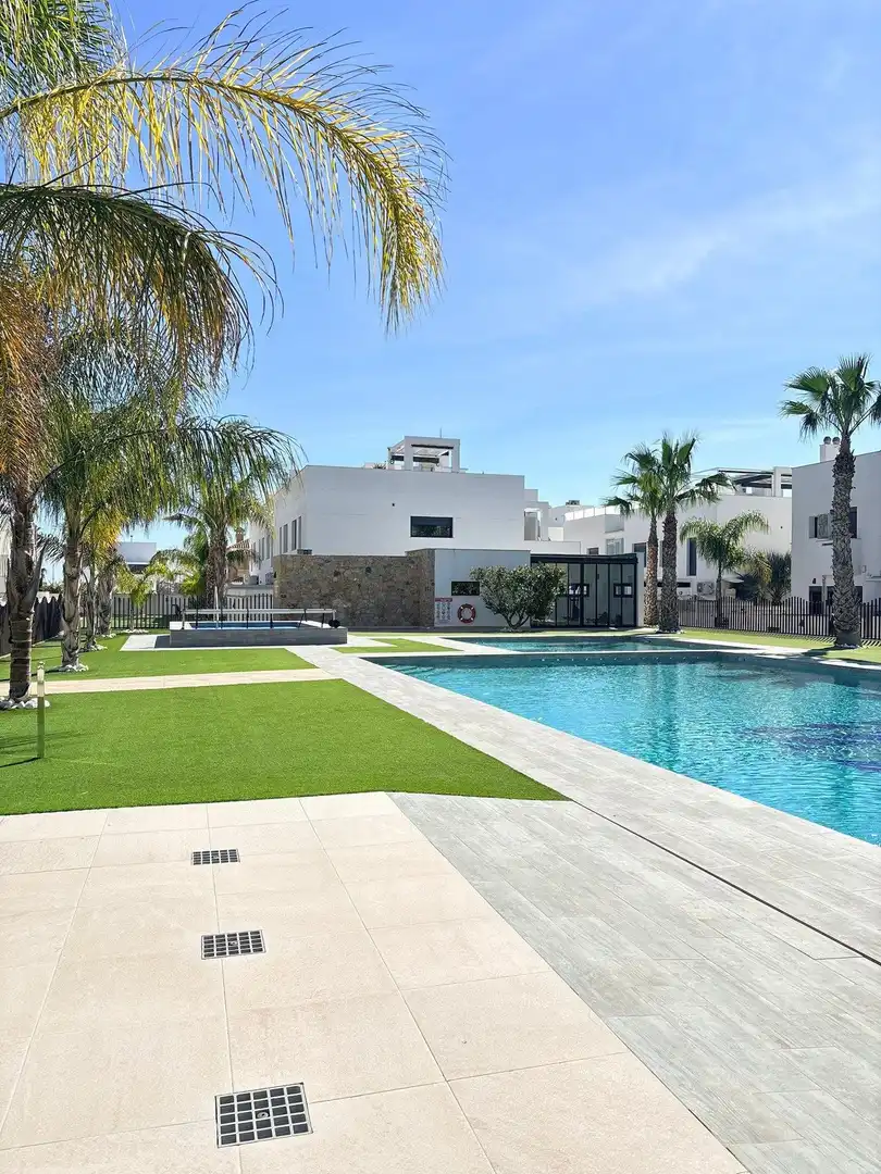 Piscina de Apartament en venda en Torre de la Horadada
