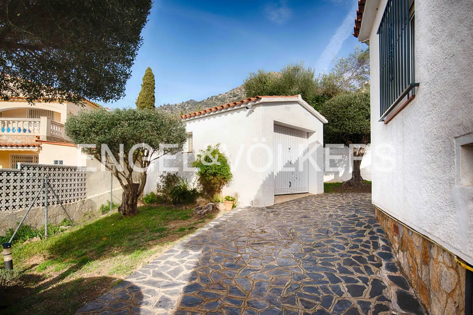 Vista exterior de Casa o xalet en venda en Roses amb Calefacció, Jardí privat i Terrassa