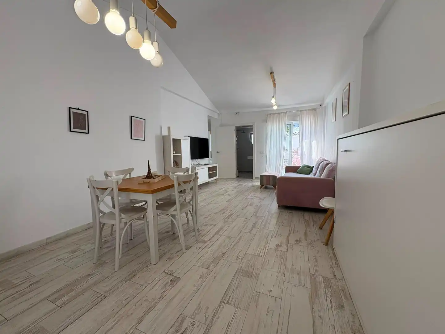 Sala d'estar de Casa adosada en venda en Los Barrios