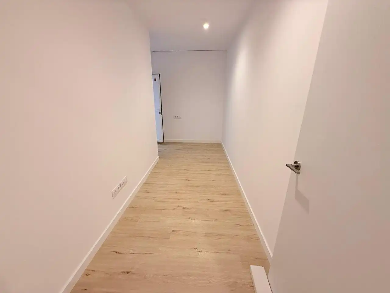 Wohnung zum Verkauf in Barcelona mit Klimaanlage, Terrasse und Ofen