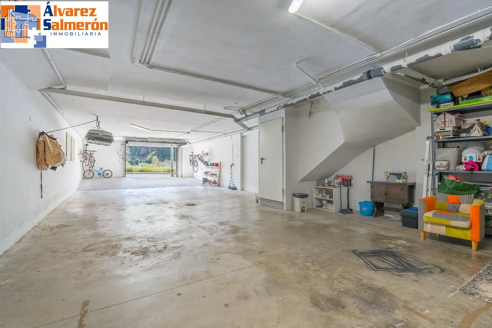 Einfamilien-Reihenhaus zum Verkauf in Granada mit Privatgarten und Balkon