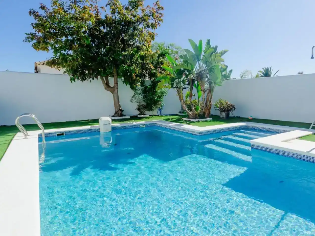 Piscina de Casa o xalet en venda en Conil de la Frontera amb Aire condicionat, Jardí privat i Terrassa