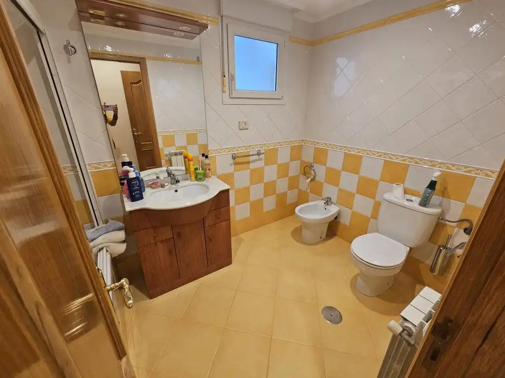 Baño de Piso en venta en Boiro con Calefacción, Parquet y Trastero