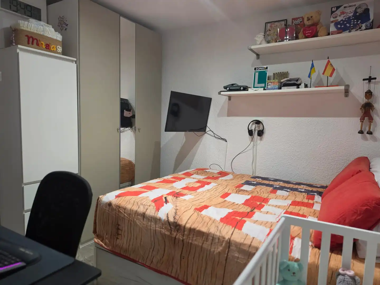 Bedroom of Flat for sale in L'Hospitalet de Llobregat  with Air Conditioner, Parquet flooring and Furnished