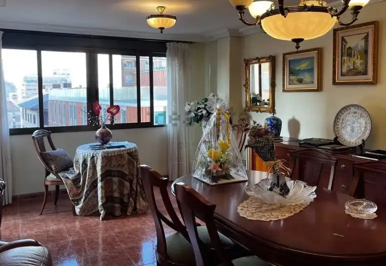 Comedor de Piso en venta en Castellón de la Plana / Castelló de la Plana con Terraza y Amueblado