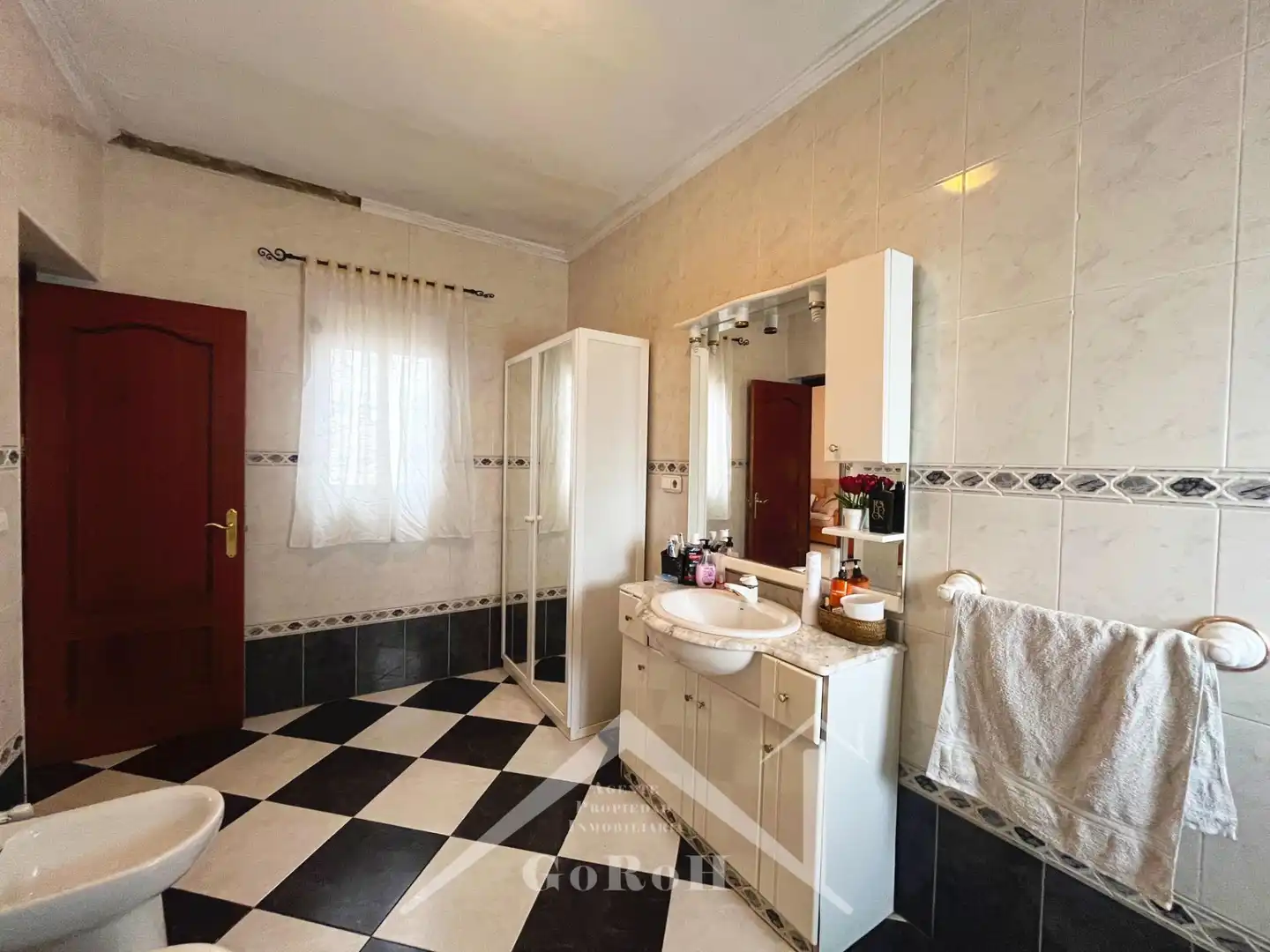 Bany de Casa o xalet en venda en Almadén de la Plata amb Jardí privat, Terrassa i Traster