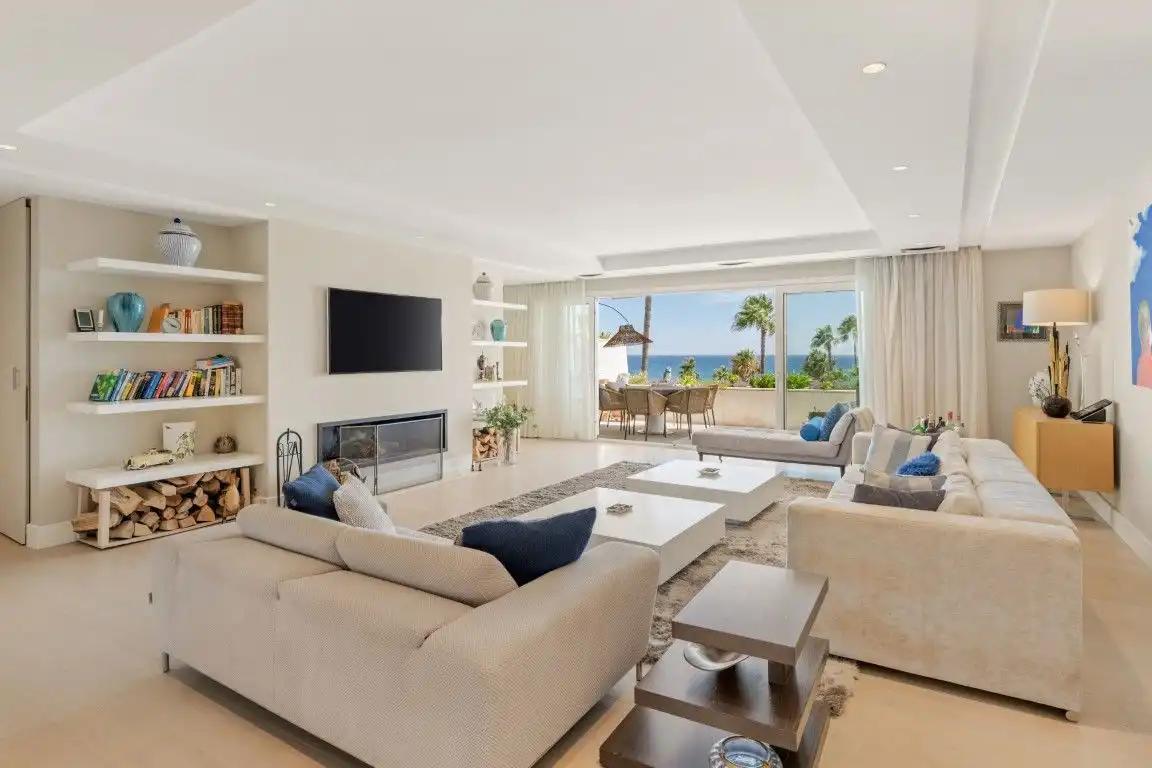 Sala de estar de Ático en venta en Marbella con Jardín privado, Terraza y Amueblado