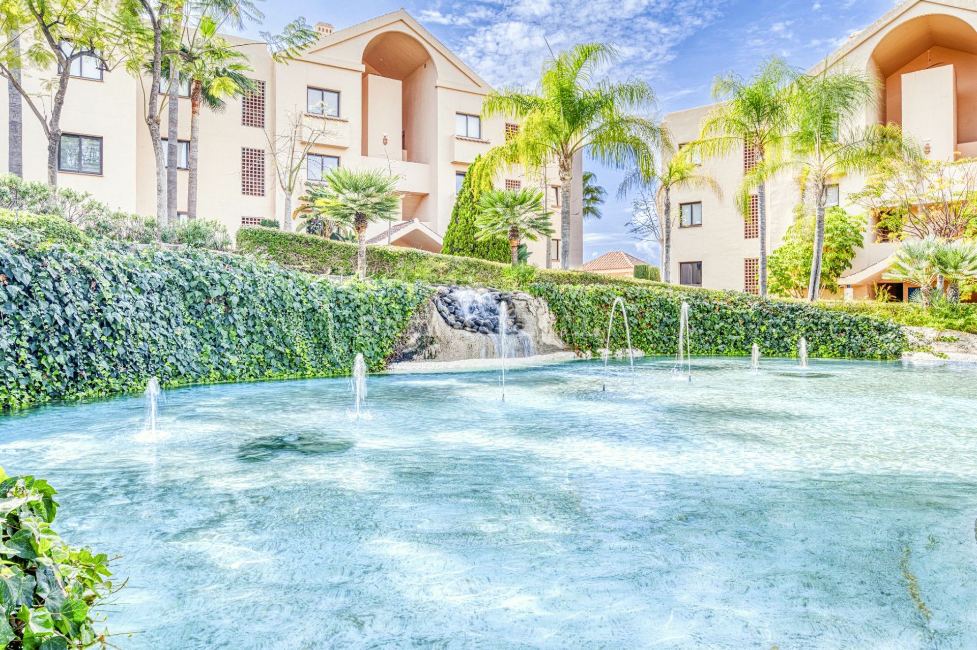 Schwimmbecken von Erdgeschoss zum Verkauf in Benahavís mit Klimaanlage, Heizung und Terrasse