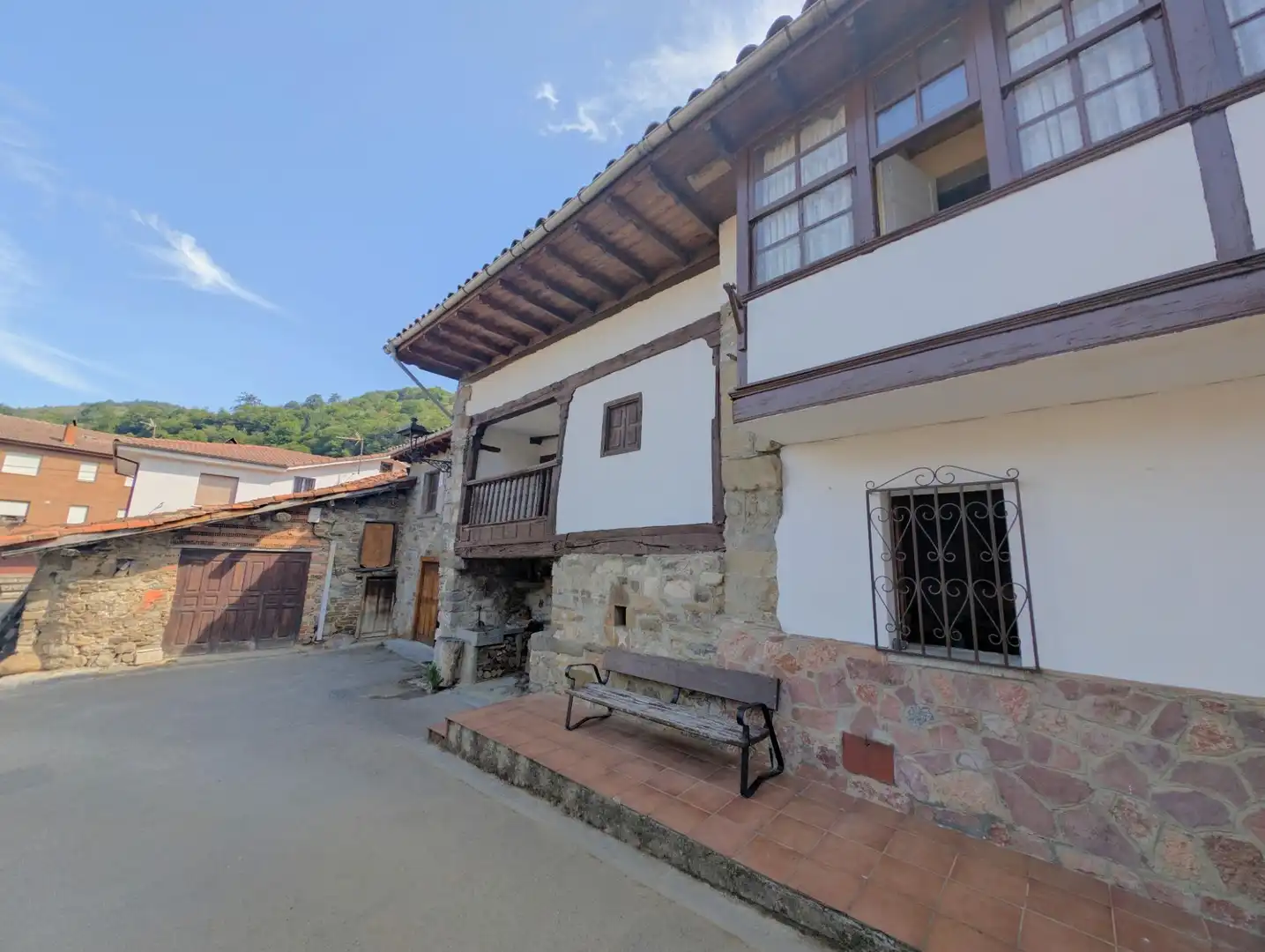 Vista exterior de Finca rústica en venda en Aller amb Jardí privat
