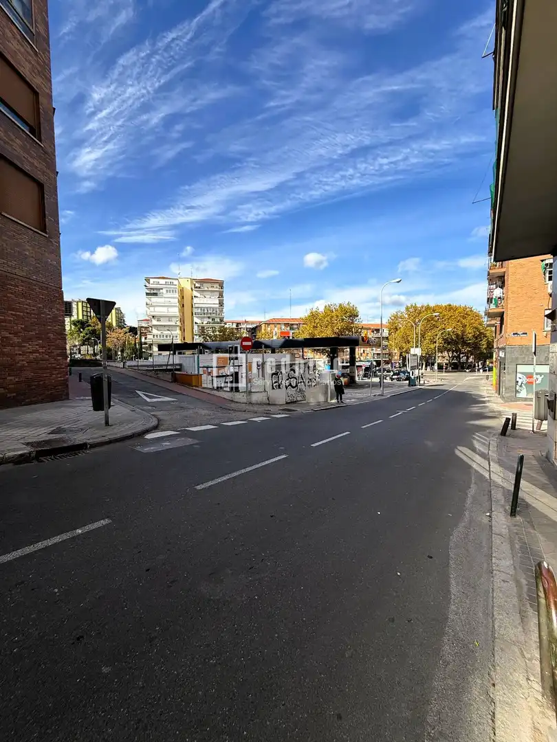 Außenansicht von Wohnung zum Verkauf in Madrid mit Heizung, Parkett und Terrasse