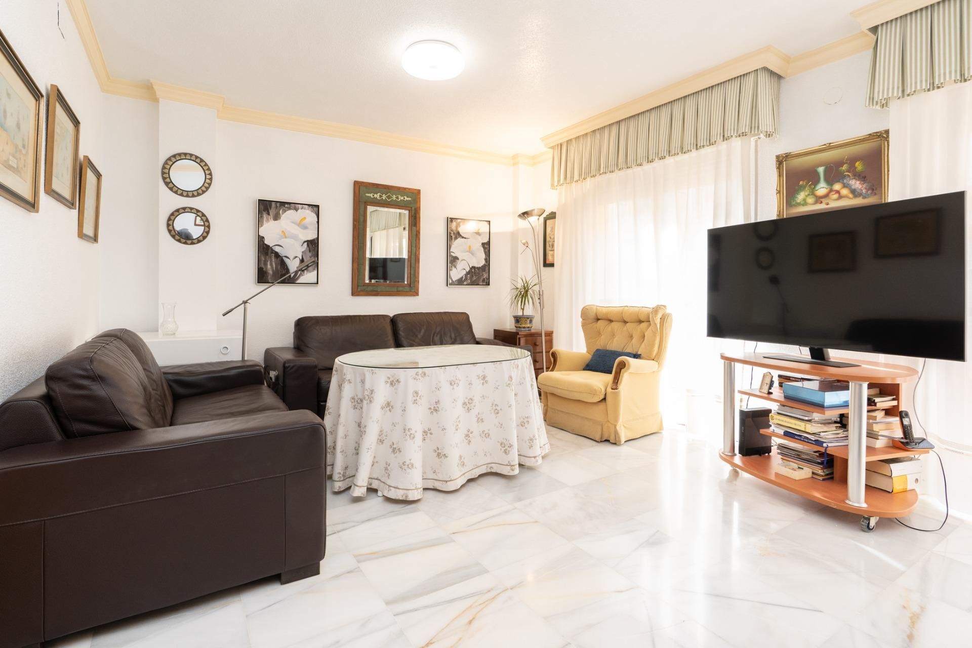 Sala d'estar de Casa o xalet en venda en Motril amb Terrassa i Balcó