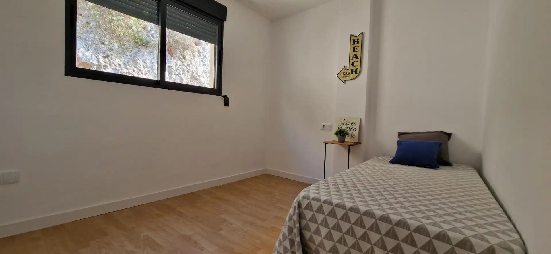 Schlafzimmer von Einfamilien-Reihenhaus zum Verkauf in Cullera mit Klimaanlage, Privatgarten und Terrasse