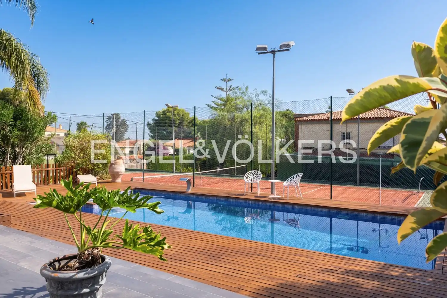 Piscina de Casa o xalet de lloguer en Chiva amb Aire condicionat, Calefacció i Jardí privat