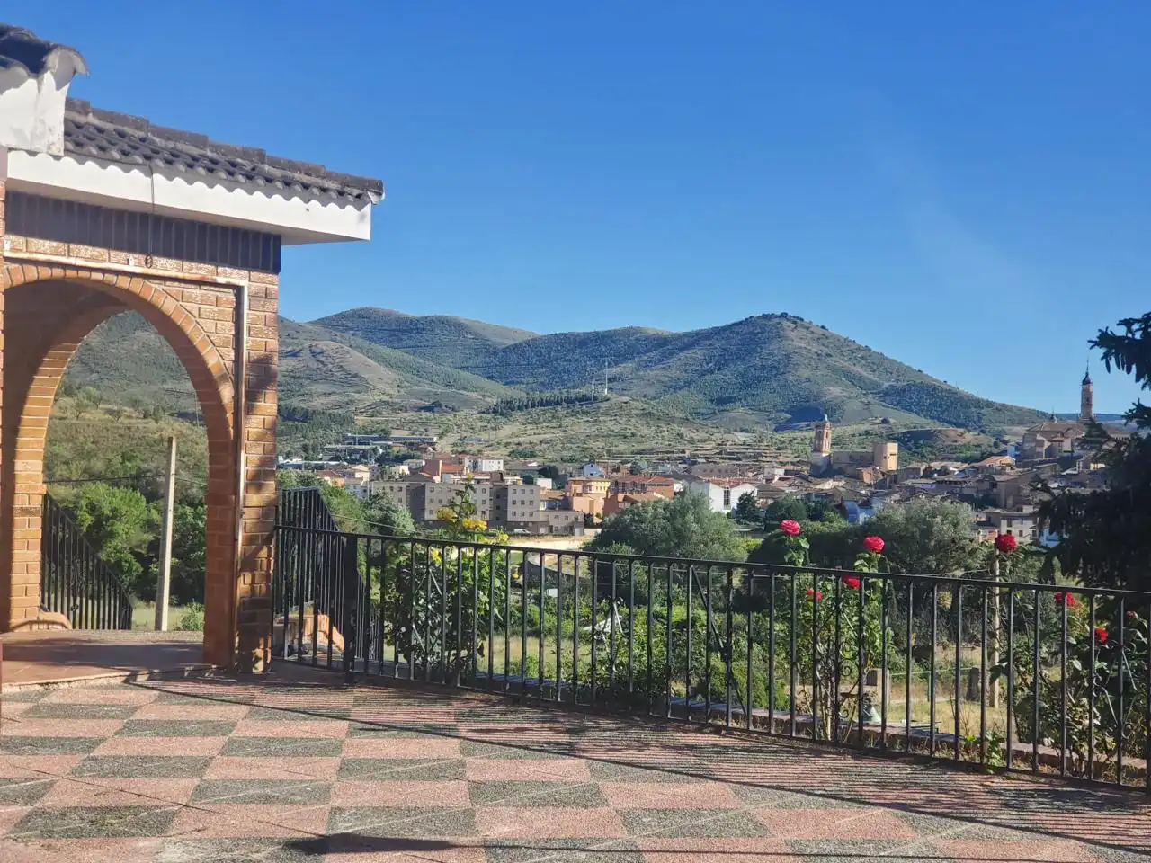 Vista exterior de Casa o chalet en venta en Moros con Calefacción, Jardín privado y Piscina