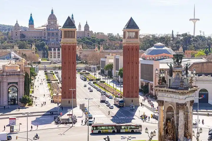 Vista exterior de Edifici en venda en Barcelona