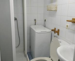 Bathroom of Flat to rent in  Granada Capital  with Air Conditioner