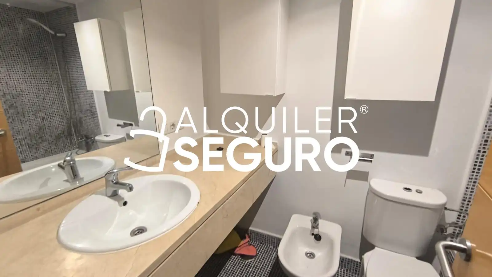 Bany de Pis de lloguer en Camas amb Aire condicionat, Traster i Piscina