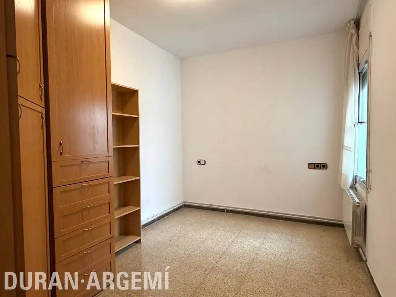 Schlafzimmer von Dachboden zum Verkauf in Terrassa mit Möbliert und Balkon