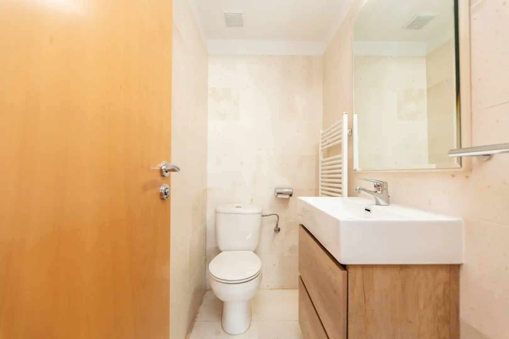 Baño de Ático de alquiler con opción a compra en Madrid con Aire acondicionado, Calefacción y Terraza