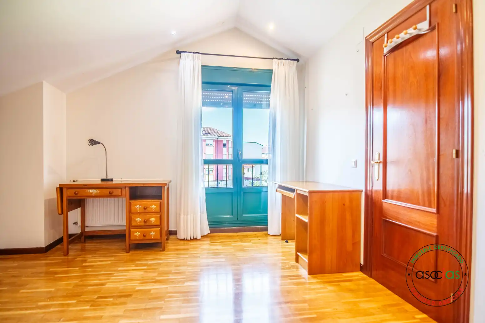 Habitación de Casa adosada en venta en Grado con Calefacción, Jardín privado y Parquet