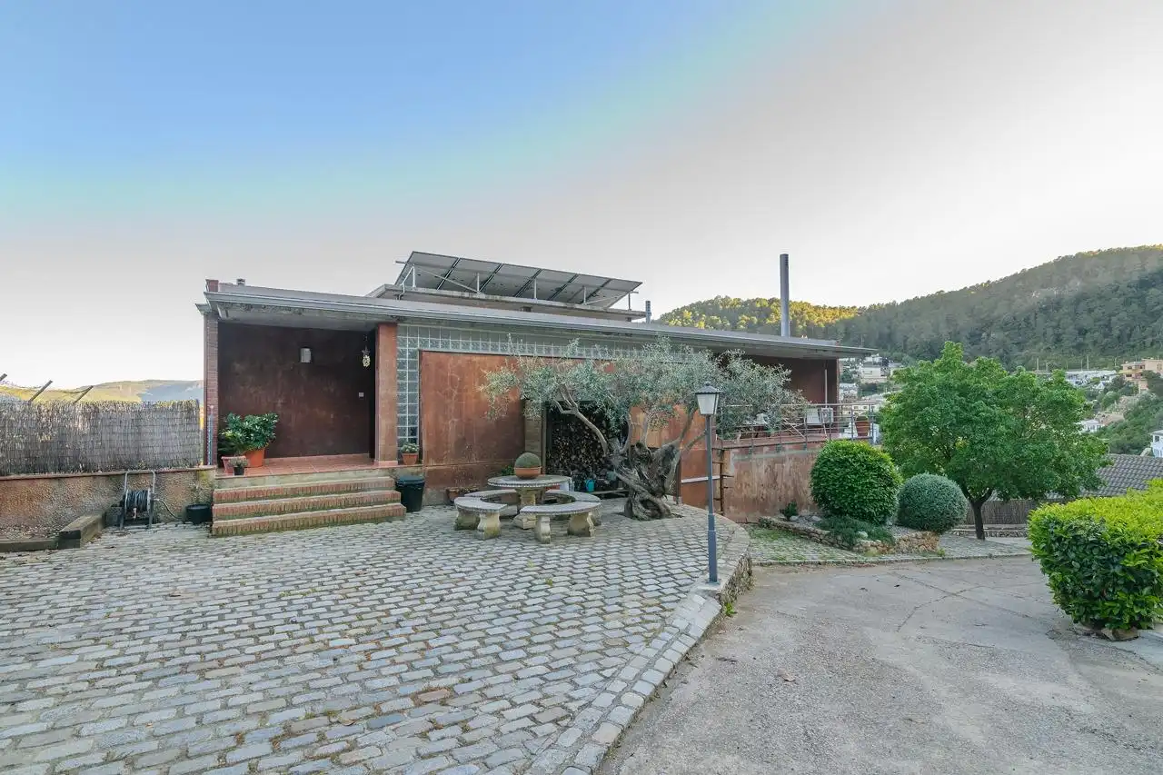 Vista exterior de Casa o chalet en venta en Vallirana con Aire acondicionado y Balcón