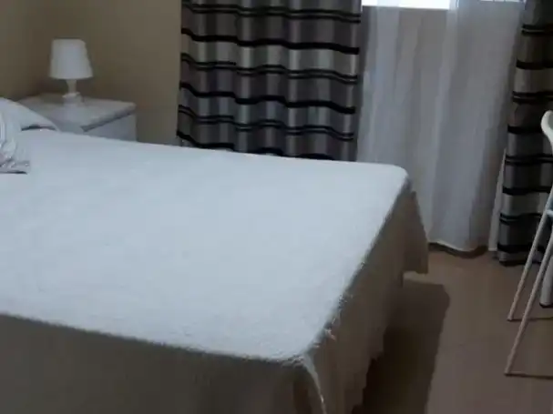 Habitación de Planta baja para compartir en El Retiro - Parque Atlántico - Ronda este