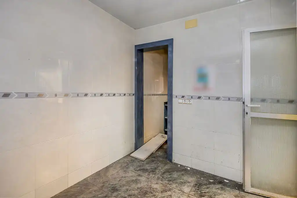 Badezimmer von Gebäude zum Verkauf in Sabadell