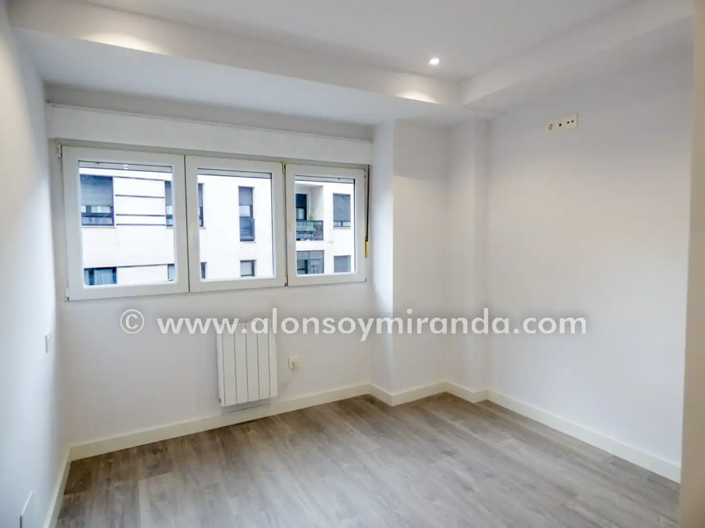 Schlafzimmer von Wohnung zur Miete in Gijón  mit Heizung und Abstellraum