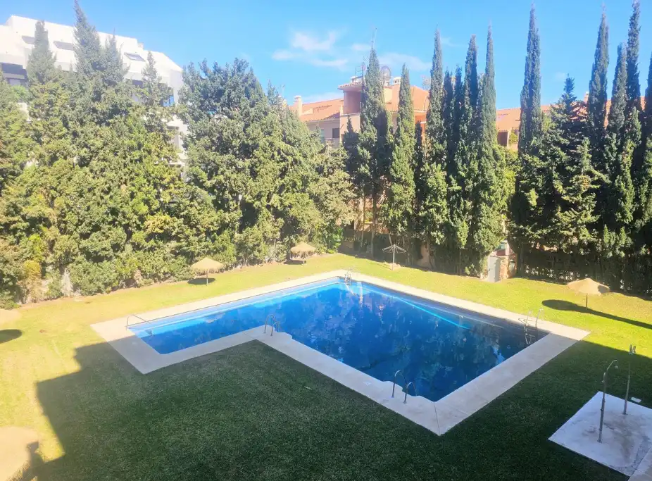 Schwimmbecken von Maisonette zum Verkauf in Marbella mit Klimaanlage, Möbliert und Internet