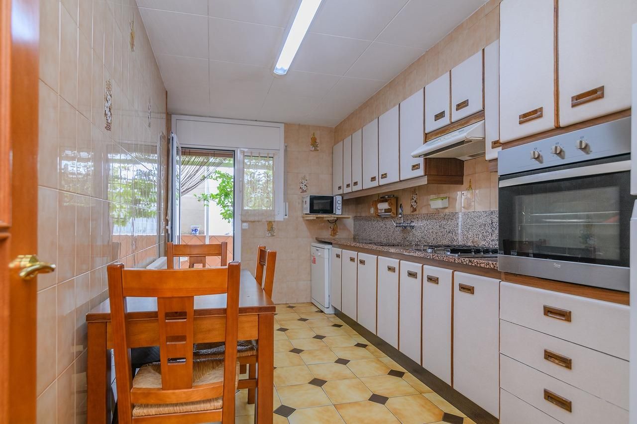 Kitchen of House or chalet for sale in Manresa  with Air Conditioner, Heating and Terrace