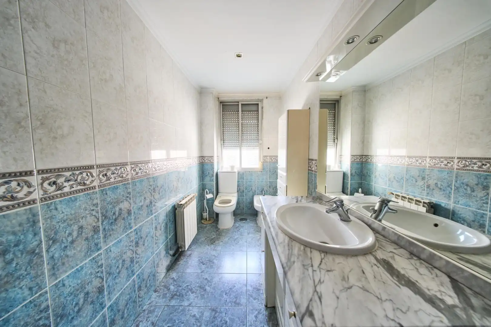 Baño de Piso en venta en Granada con Calefacción