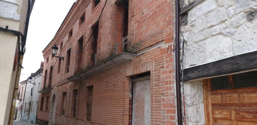 Exterior view of Building for sale in Portillo