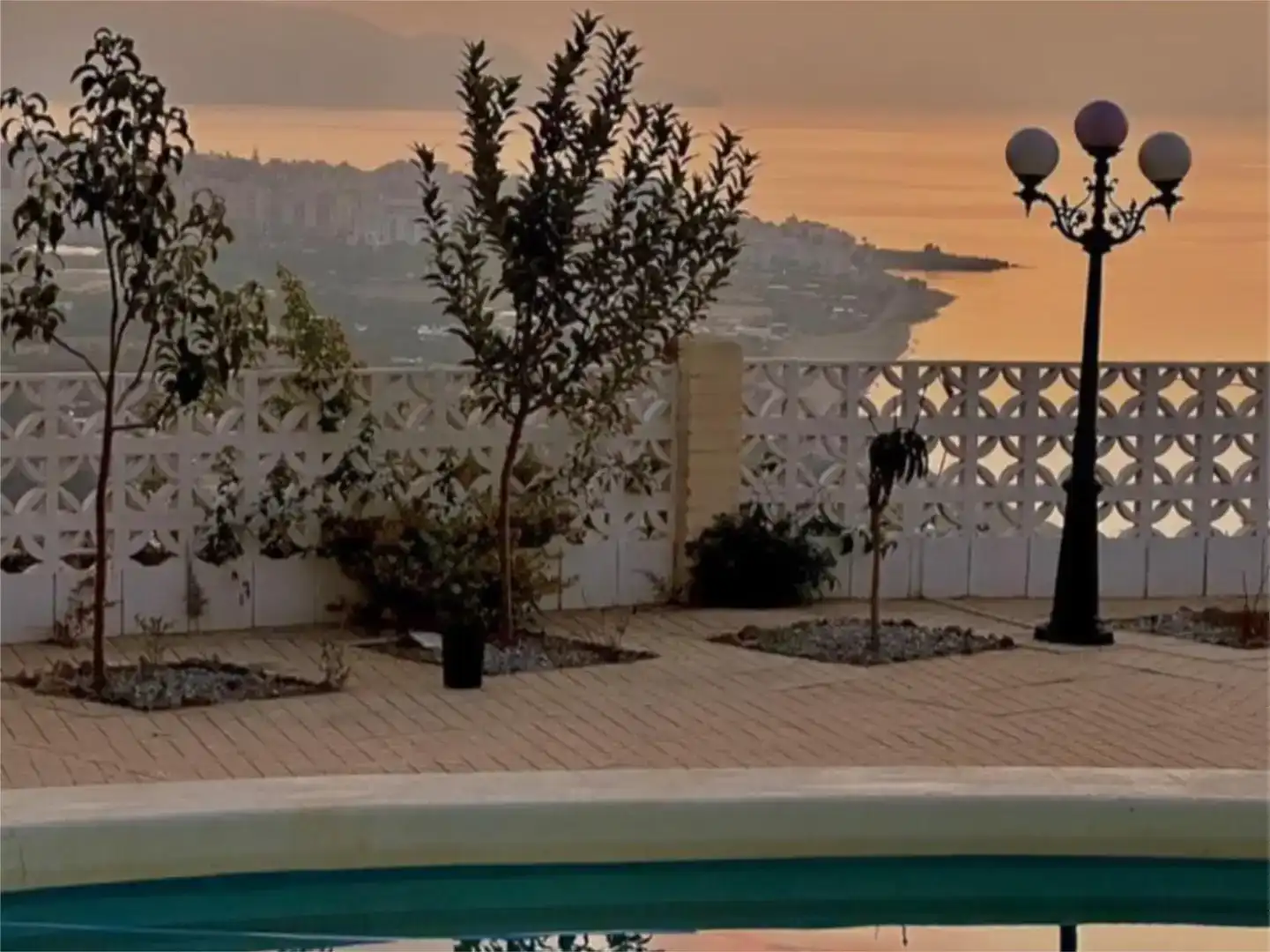 Terrassa de Apartament de lloguer en Nerja amb Jardí privat i Moblat