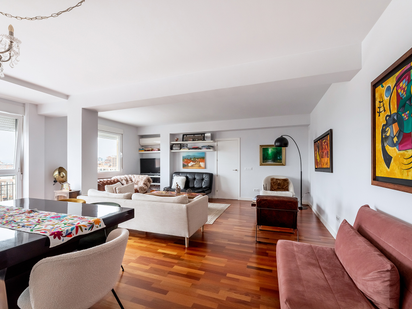 Sala d'estar de Apartament en venda en  Madrid Capital amb Aire condicionat, Calefacció i Terrassa