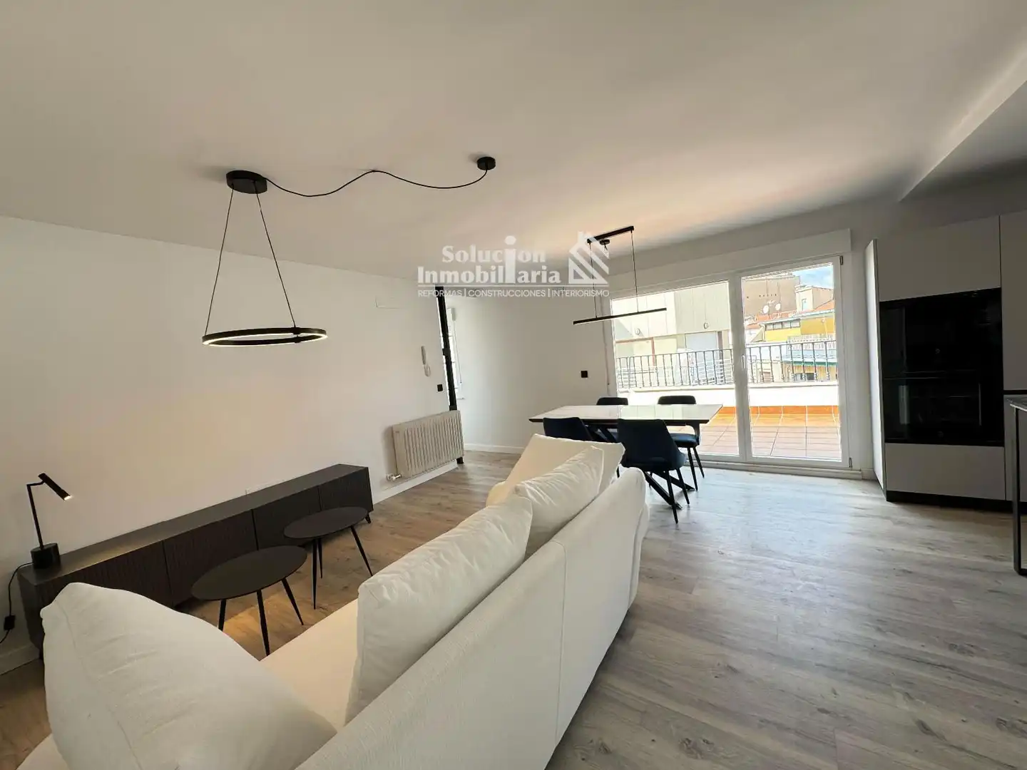 Sala de estar de Ático en venta en Salamanca con Calefacción y Terraza