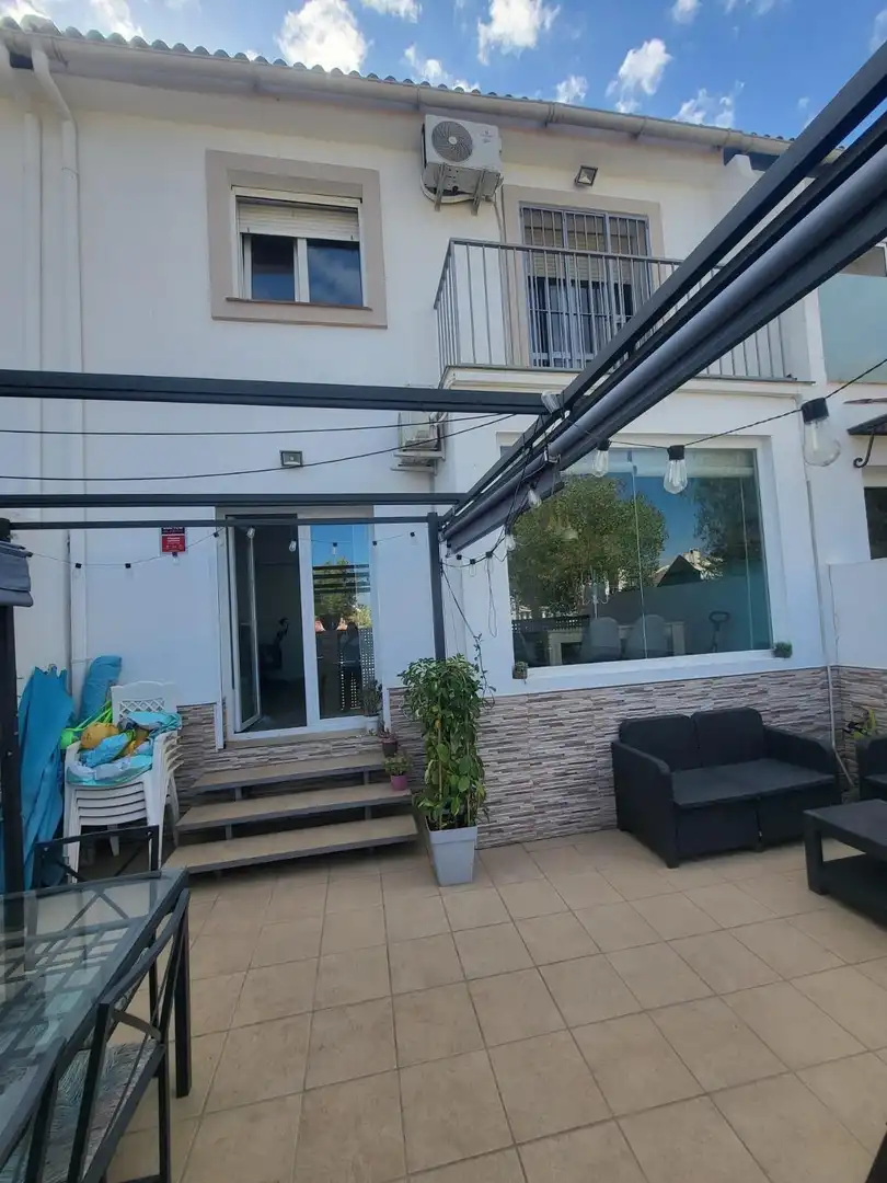 Terrassa de Casa adosada en venda en Alhaurín de la Torre amb Aire condicionat, Jardí privat i Terrassa
